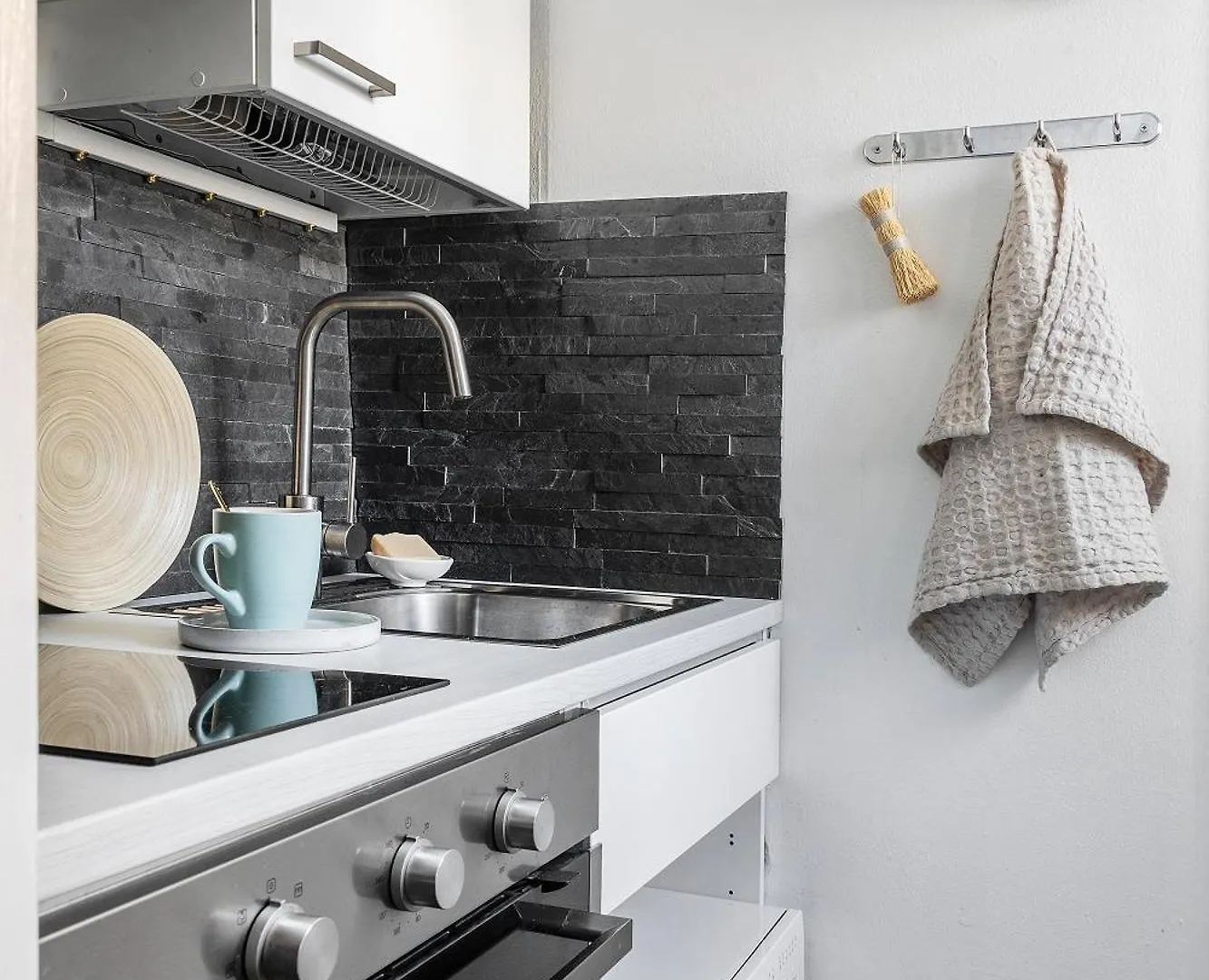Quiet Hideaway Haven - Minutes From Actions Apartment Helsinki